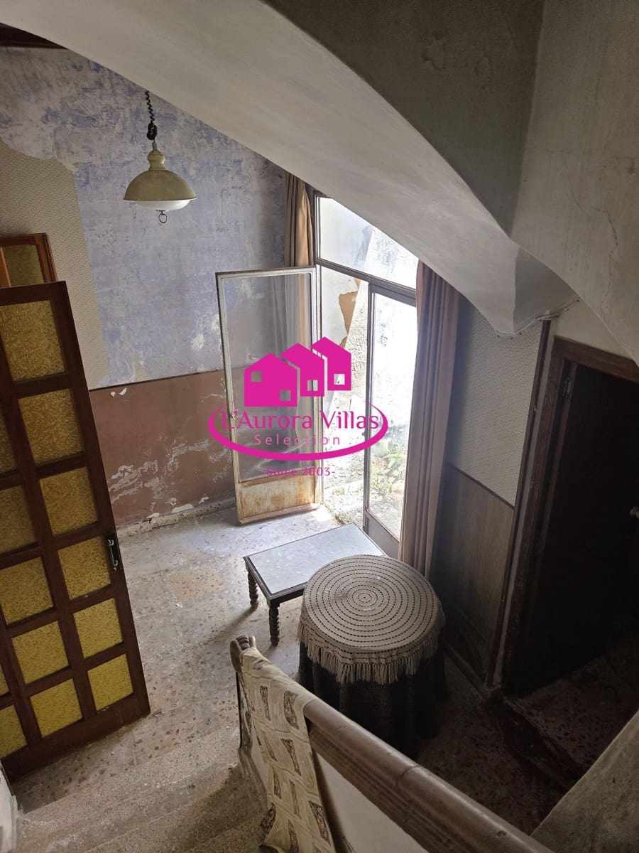 7 bedroom Townhouse for sale in Gata de Gorgos - € 269,000 (Ref: 9896225)