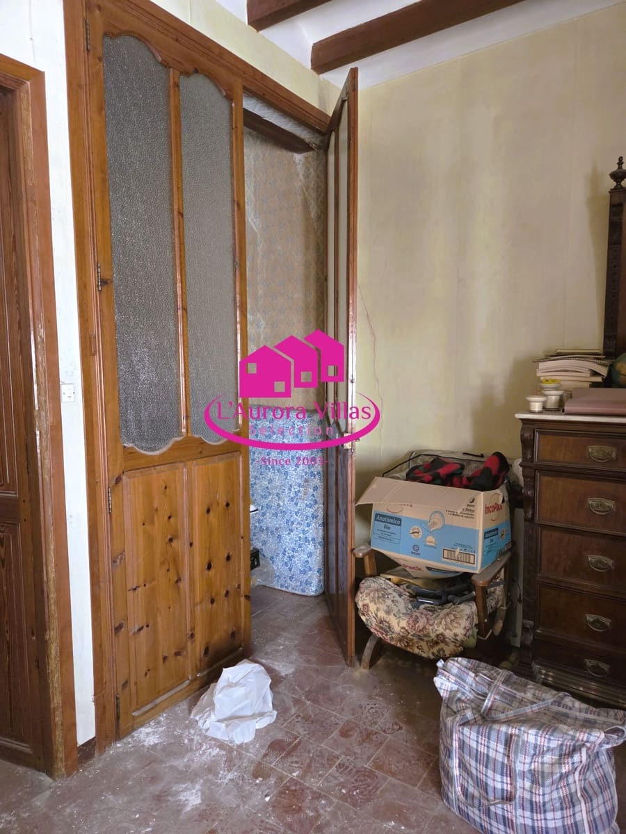 7 bedroom Townhouse for sale in Gata de Gorgos - € 269,000 (Ref: 9896225)