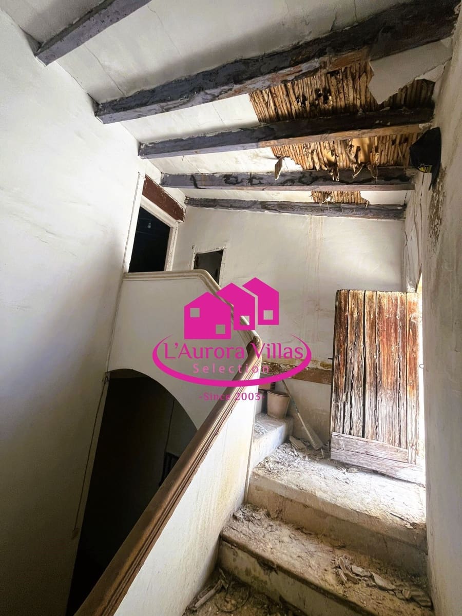 7 bedroom Townhouse for sale in Gata de Gorgos - € 269,000 (Ref: 9896225)