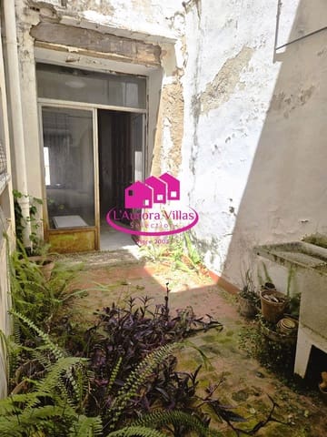 7 bedroom Townhouse for sale in Gata de Gorgos - € 269,000 (Ref: 9896225)