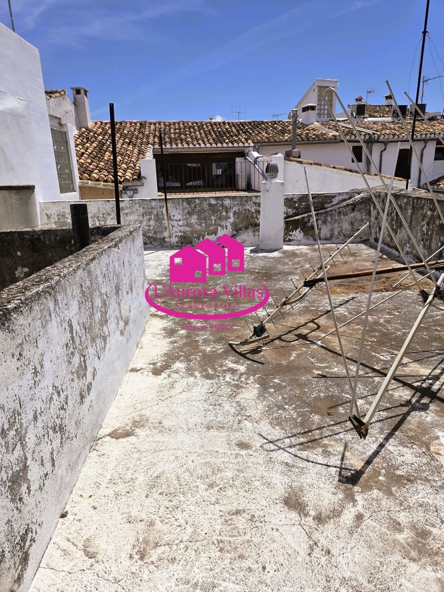 7 bedroom Townhouse for sale in Gata de Gorgos - € 269,000 (Ref: 9896225)