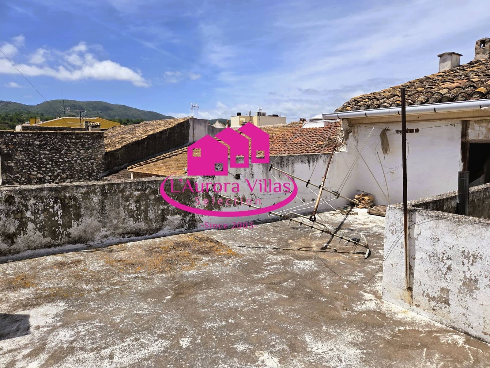 7 bedroom Townhouse for sale in Gata de Gorgos - € 269,000 (Ref: 9896225)