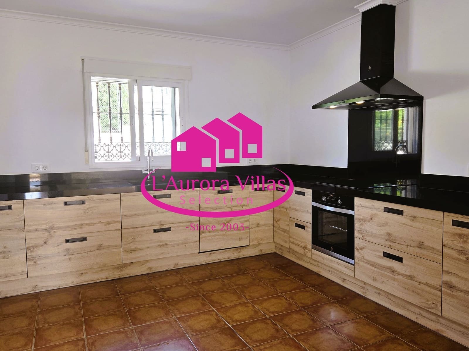 5 quarto Moradia para venda em Orba com piscina garagem - 645 000 € (Ref: 9900230)