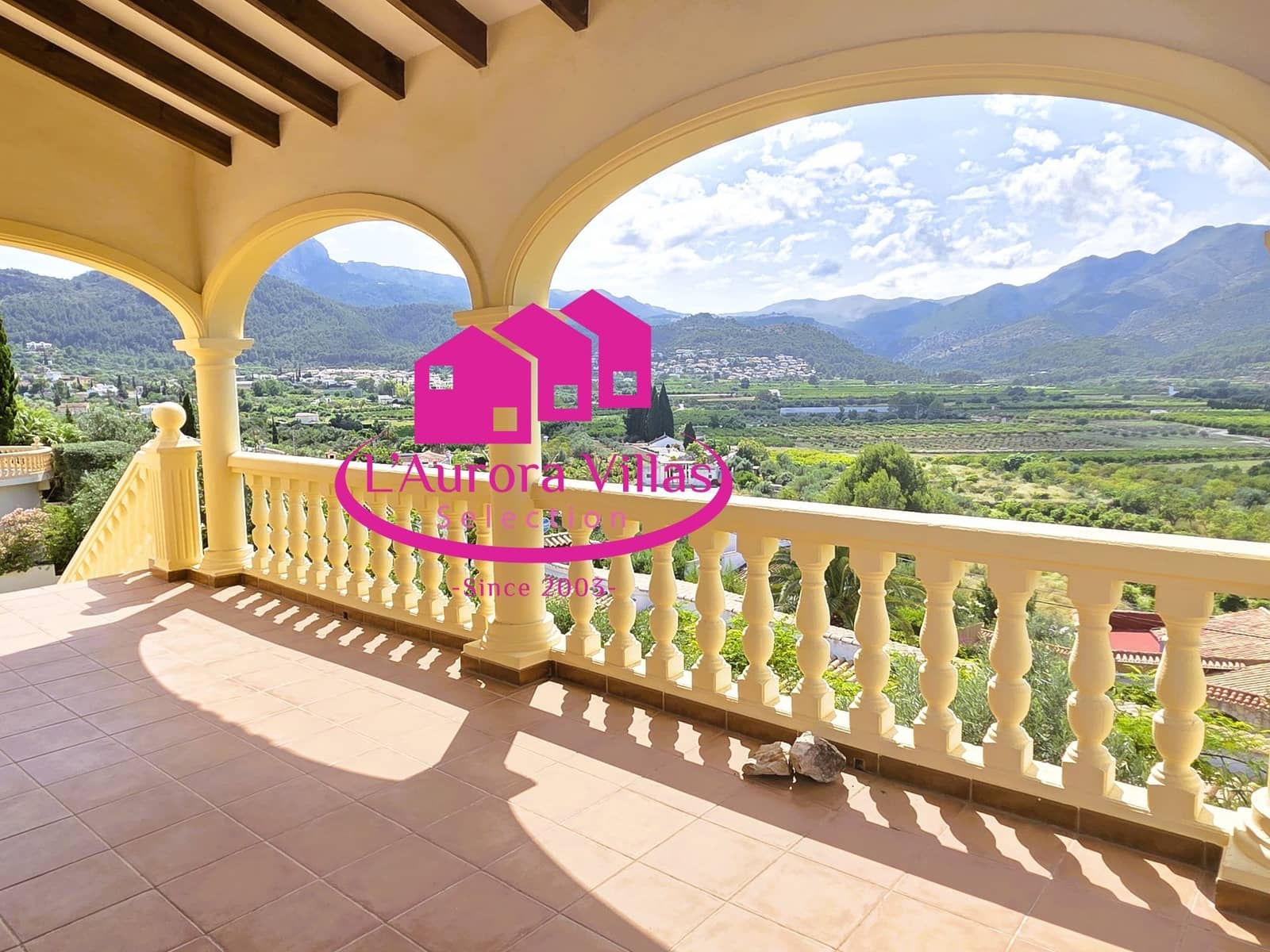 5 quarto Moradia para venda em Orba com piscina garagem - 645 000 € (Ref: 9900230)