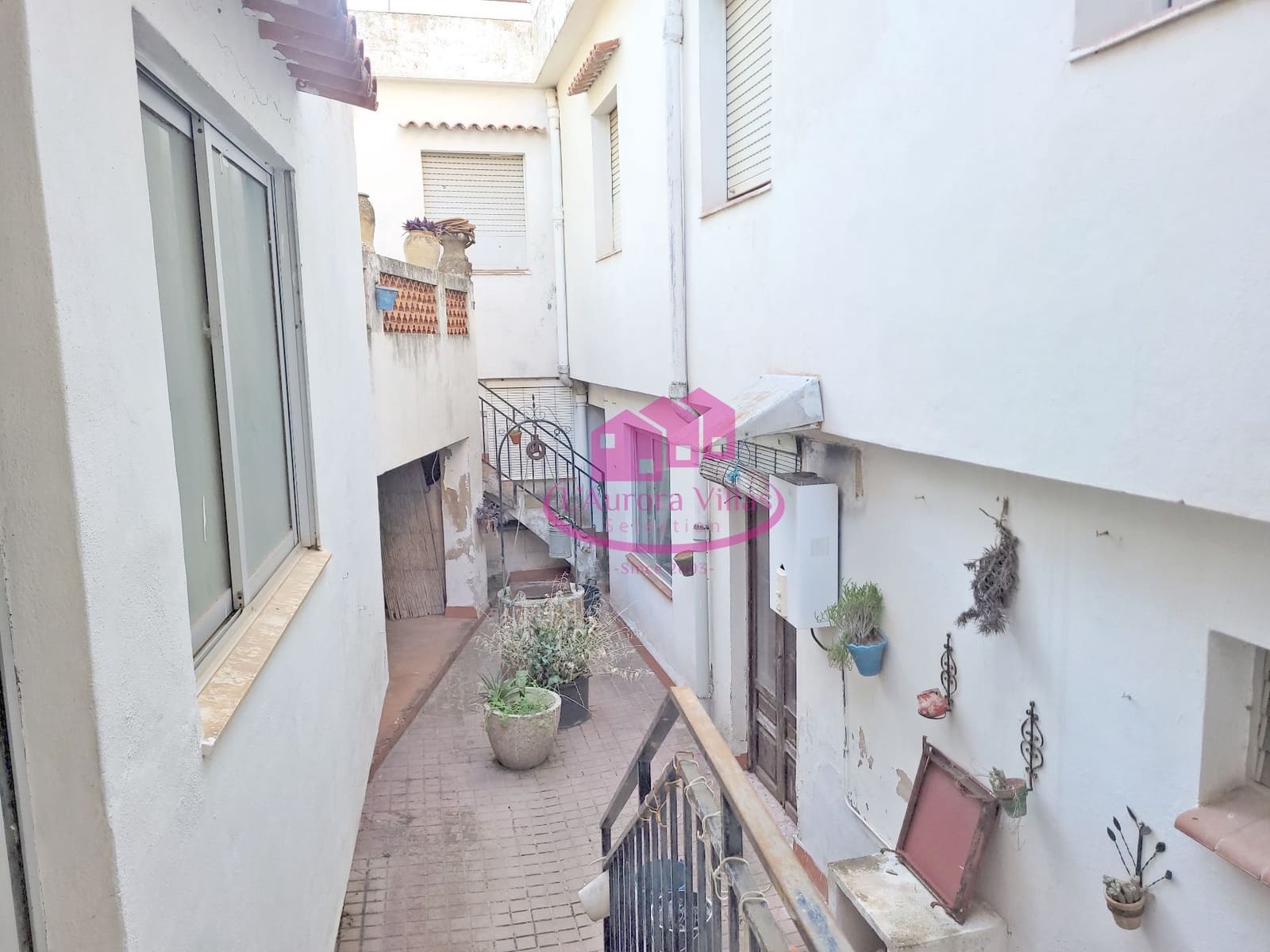 10 bedroom Townhouse for sale in Gata de Gorgos - € 369,000 (Ref: 9964938)