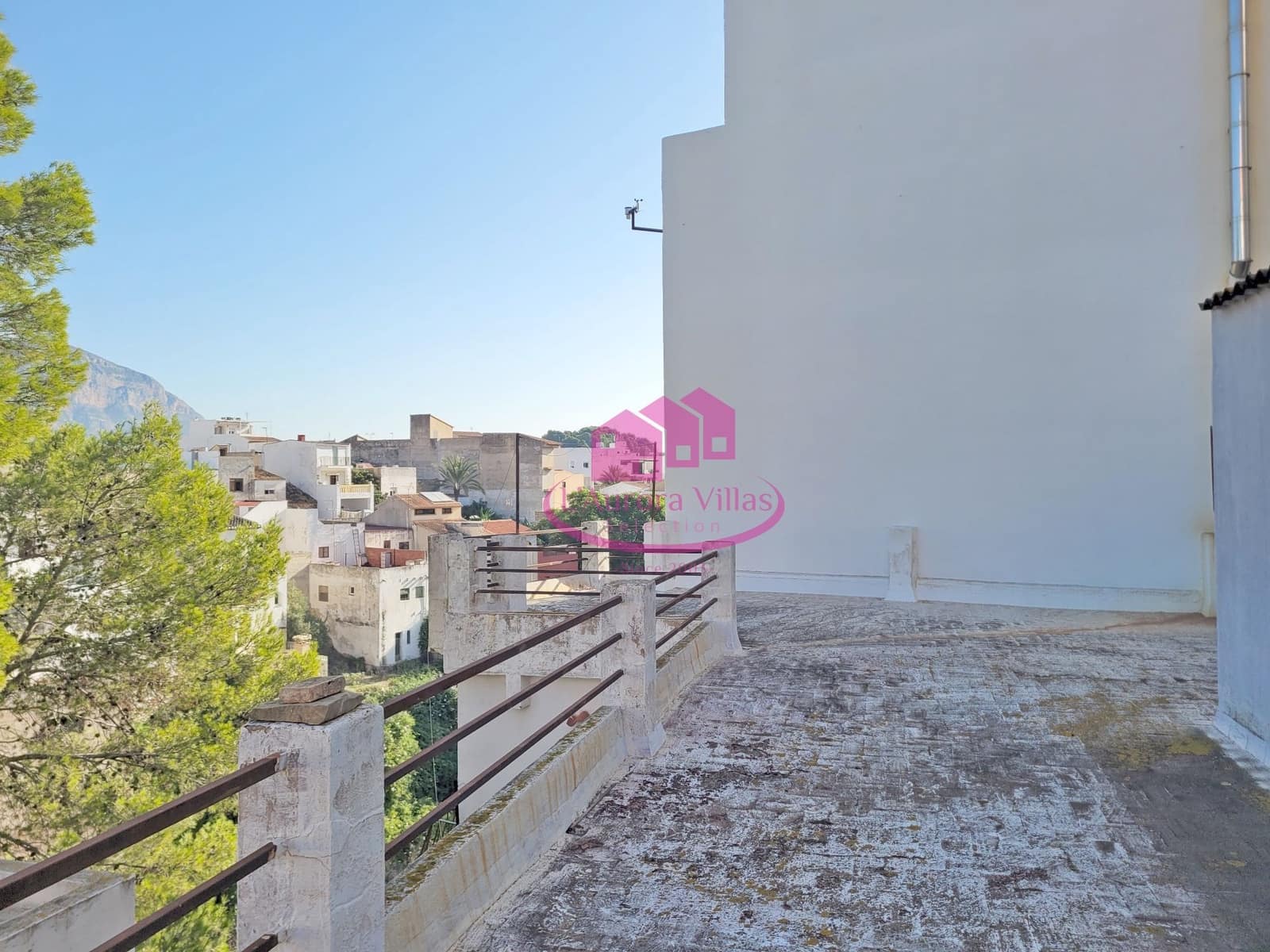 10 bedroom Townhouse for sale in Gata de Gorgos - € 369,000 (Ref: 9964938)