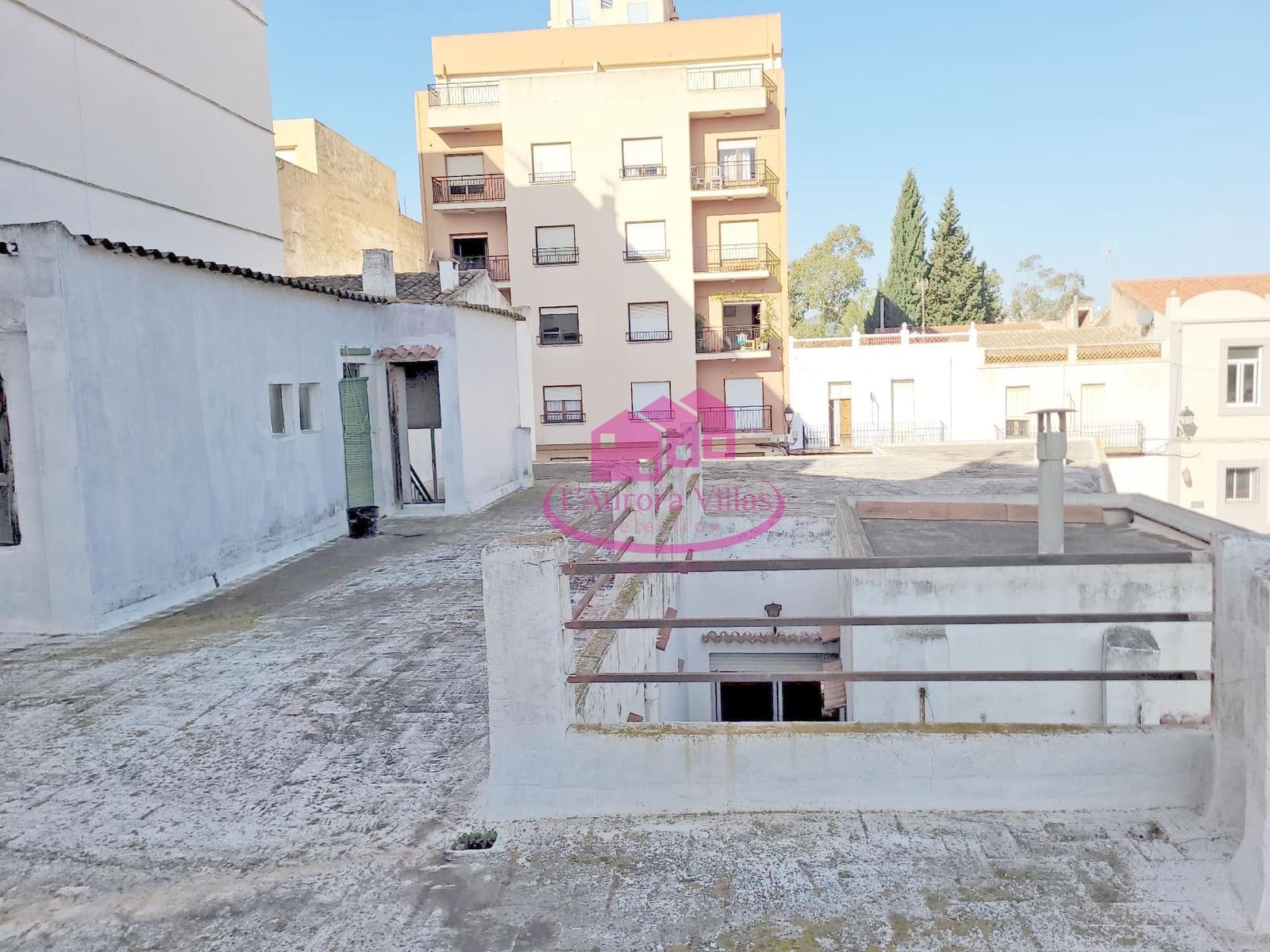 10 bedroom Townhouse for sale in Gata de Gorgos - € 369,000 (Ref: 9964938)