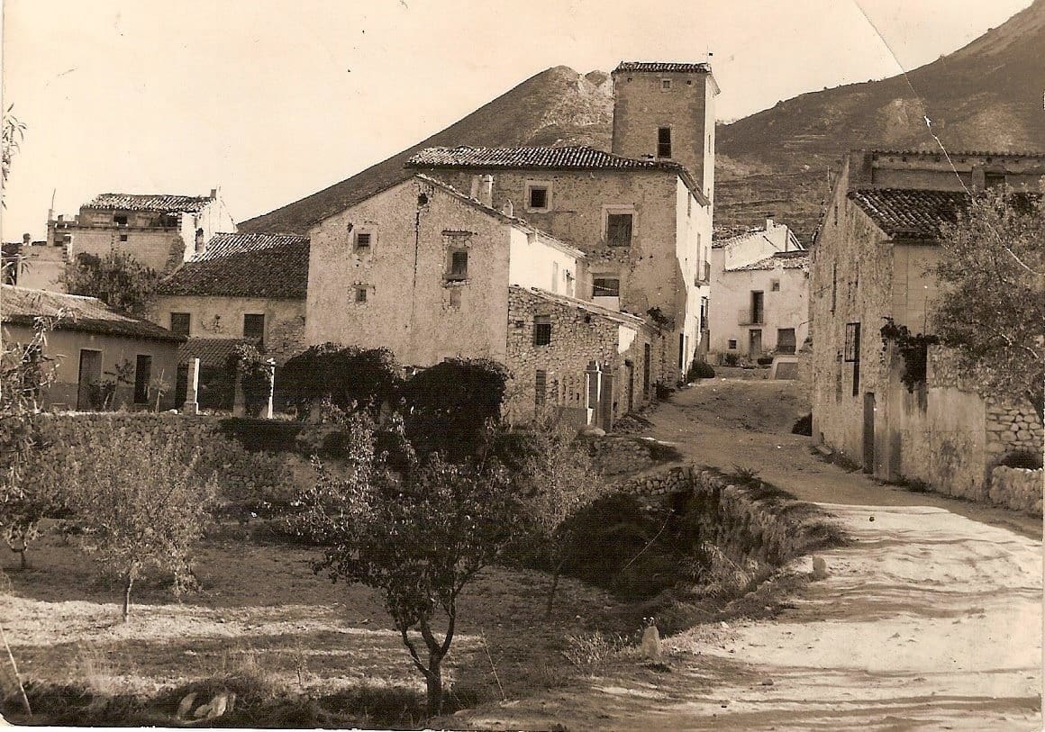 8 soveværelse Byhus til salg i Benasau - € 160.000 (Ref: 3082875)