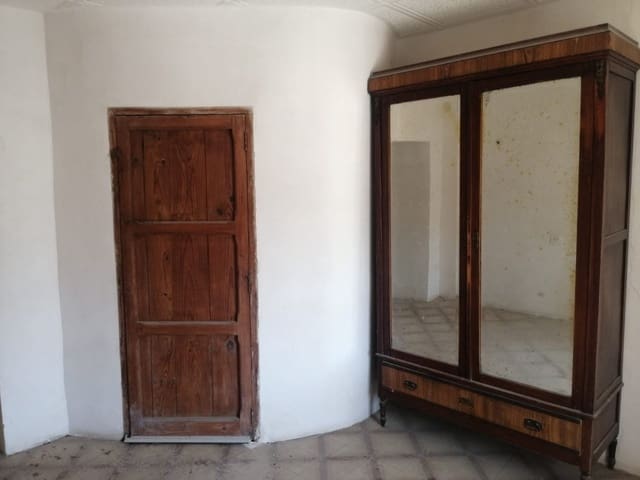 8 bedroom Townhouse for sale in Benasau - € 160,000 (Ref: 3082875)