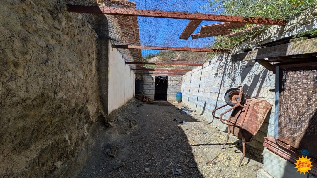 3 bedroom Finca/Country House for sale in Velez-Rubio - € 150,000 (Ref: 10027031)