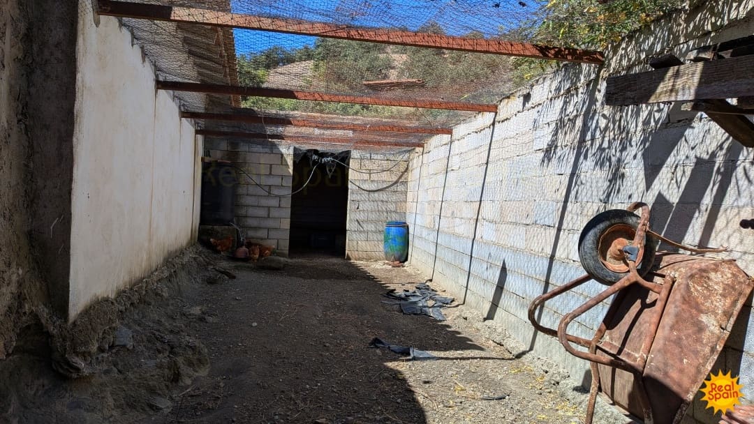 3 bedroom Finca/Country House for sale in Velez-Rubio - € 150,000 (Ref: 10027031)