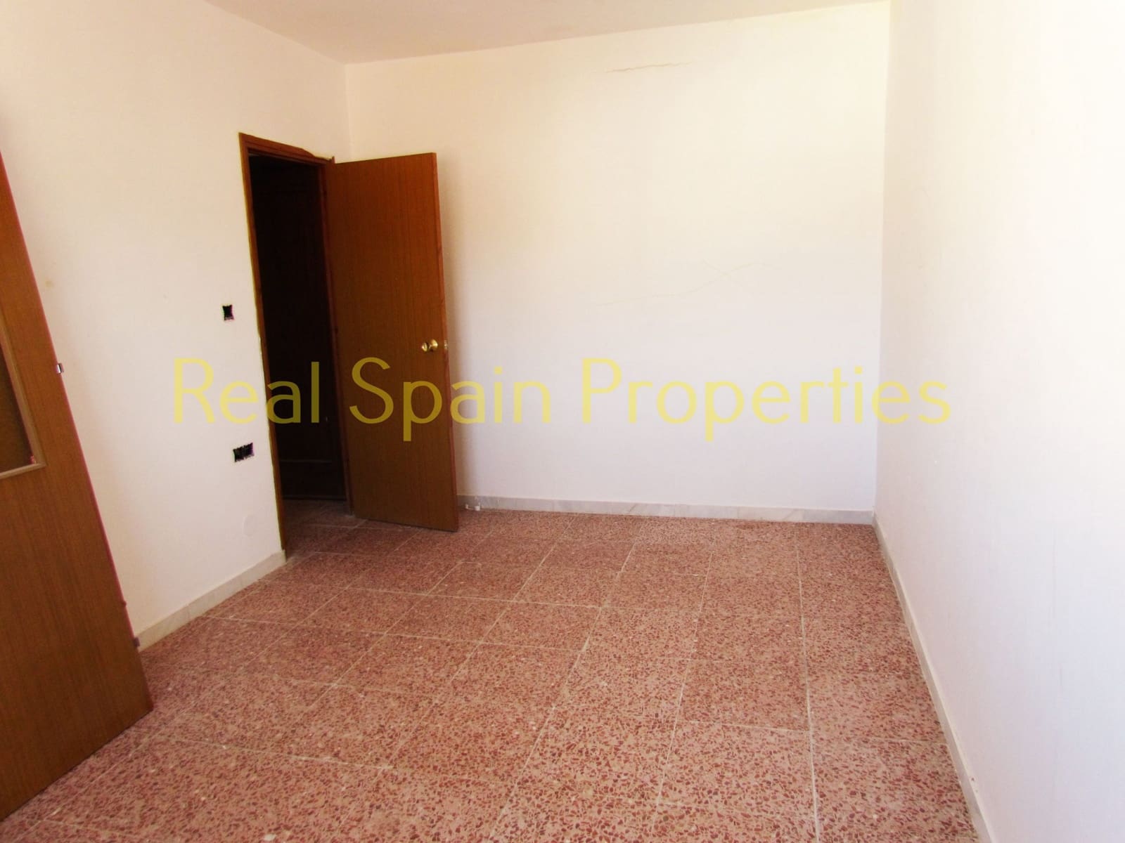 4 bedroom Apartment for sale in Velez-Rubio - € 39,000 (Ref: 8417199)