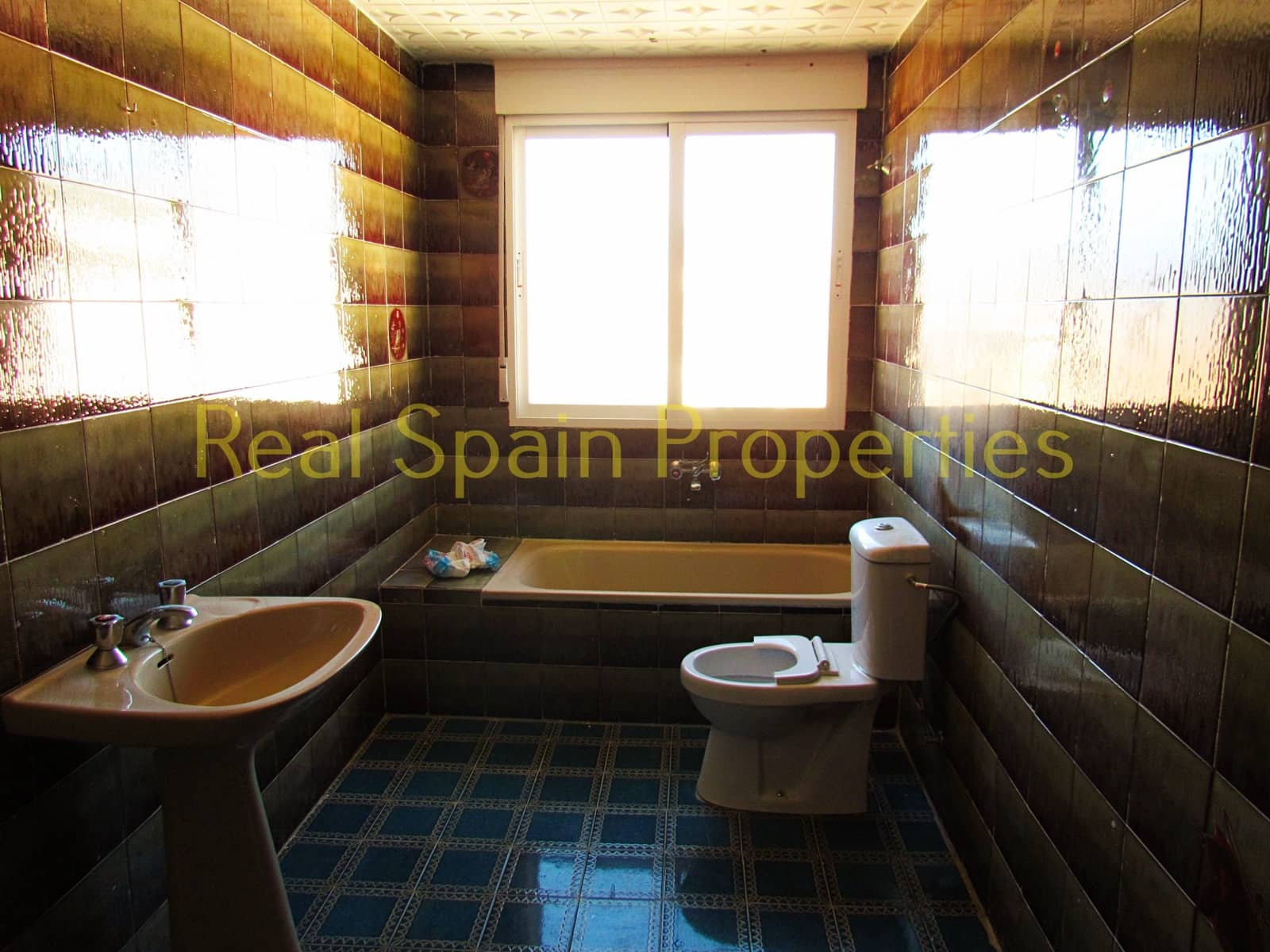 4 bedroom Apartment for sale in Velez-Rubio - € 39,000 (Ref: 8417199)