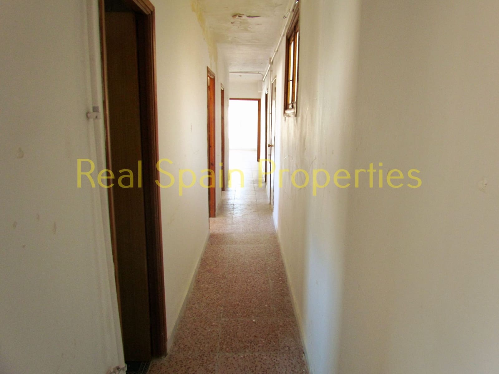 4 bedroom Apartment for sale in Velez-Rubio - € 39,000 (Ref: 8417199)