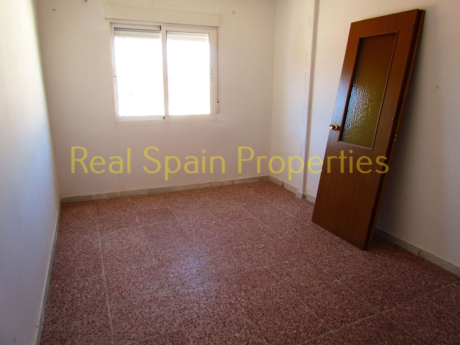 4 bedroom Apartment for sale in Velez-Rubio - € 39,000 (Ref: 8417199)
