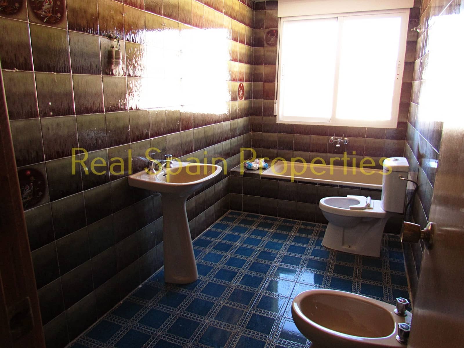 4 bedroom Apartment for sale in Velez-Rubio - € 39,000 (Ref: 8417199)