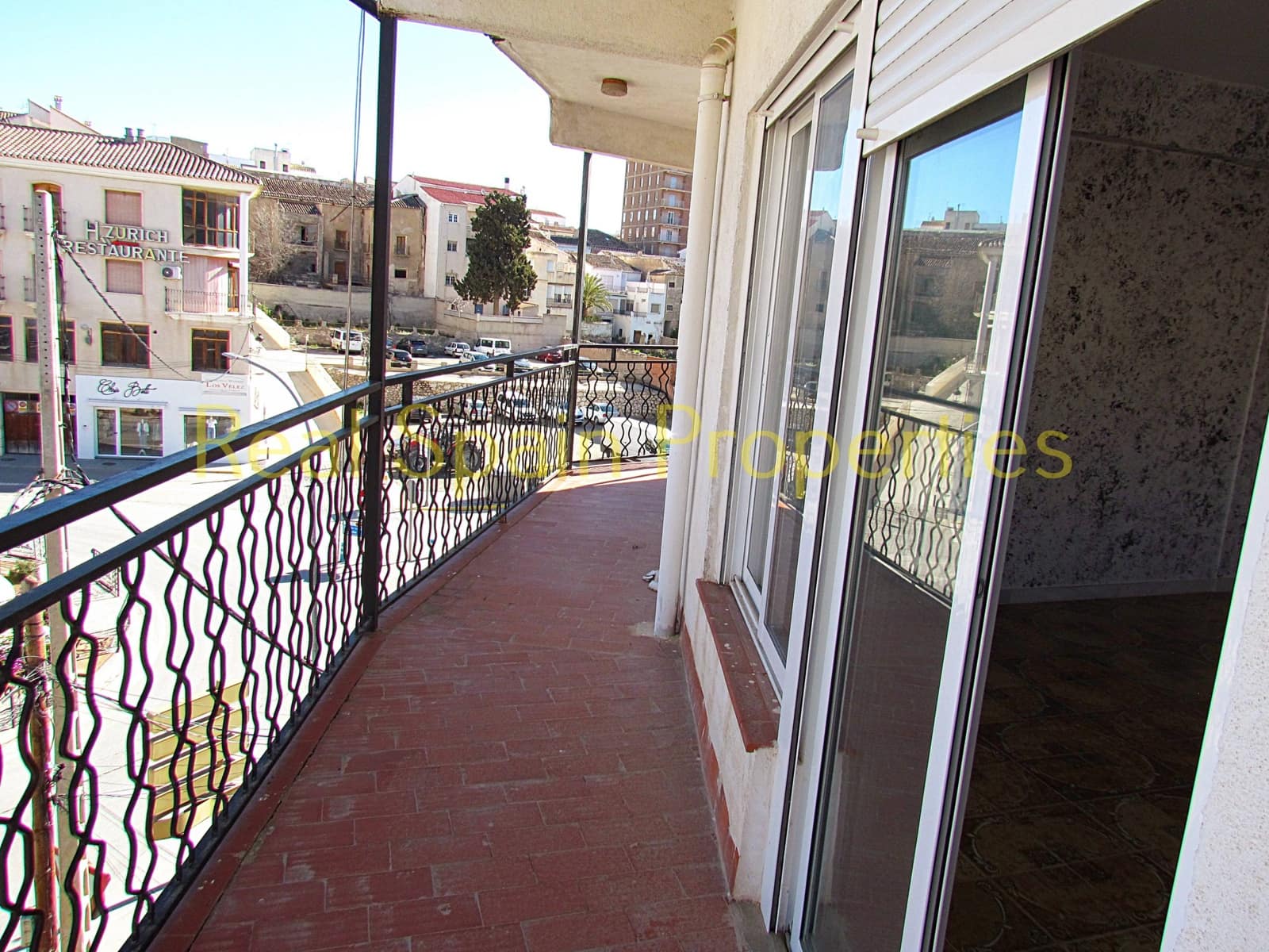 4 bedroom Apartment for sale in Velez-Rubio - € 39,000 (Ref: 8417199)