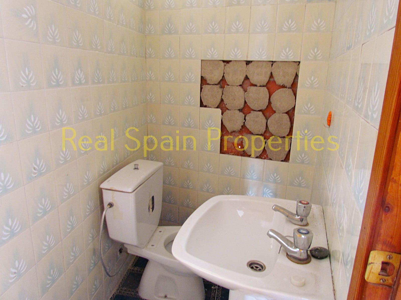 4 bedroom Apartment for sale in Velez-Rubio - € 39,000 (Ref: 8417199)