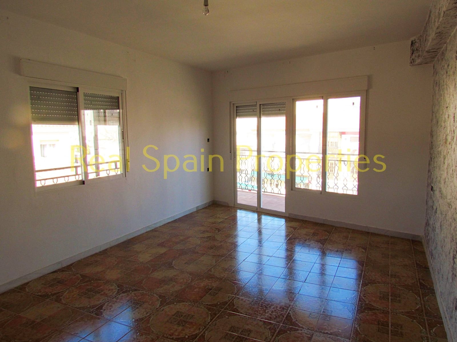 4 bedroom Apartment for sale in Velez-Rubio - € 39,000 (Ref: 8417199)