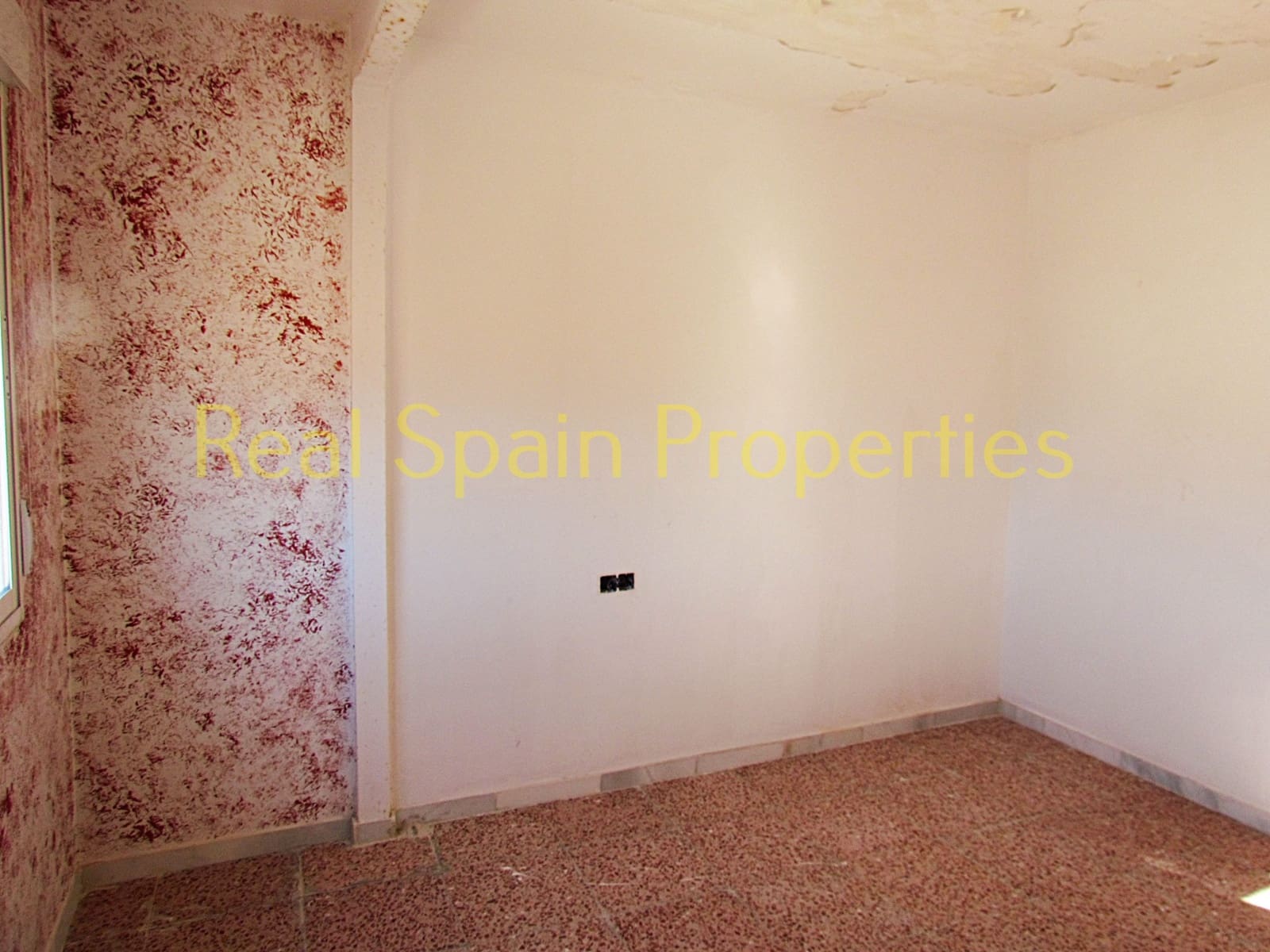 4 bedroom Apartment for sale in Velez-Rubio - € 39,000 (Ref: 8417199)