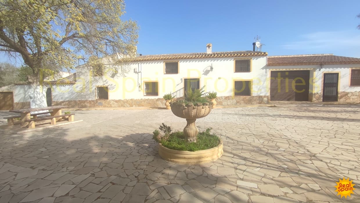 5 soveværelse Finca/Landehus til salg i Velez-Rubio med swimmingpool - € 429.000 (Ref: 8417208)