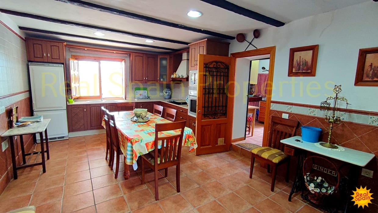 5 soveværelse Finca/Landehus til salg i Velez-Rubio med swimmingpool - € 429.000 (Ref: 8417208)