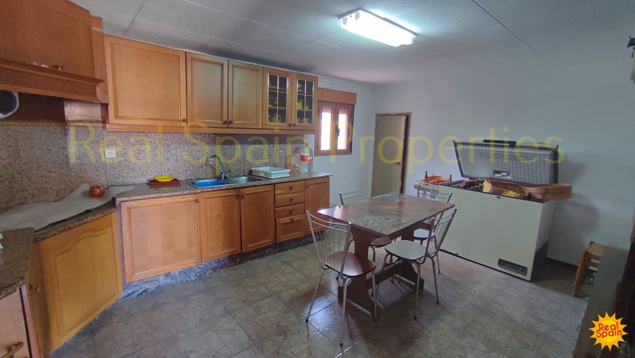 4 bedroom Finca/Country House for sale in Chirivel - € 159,000 (Ref: 8417209)