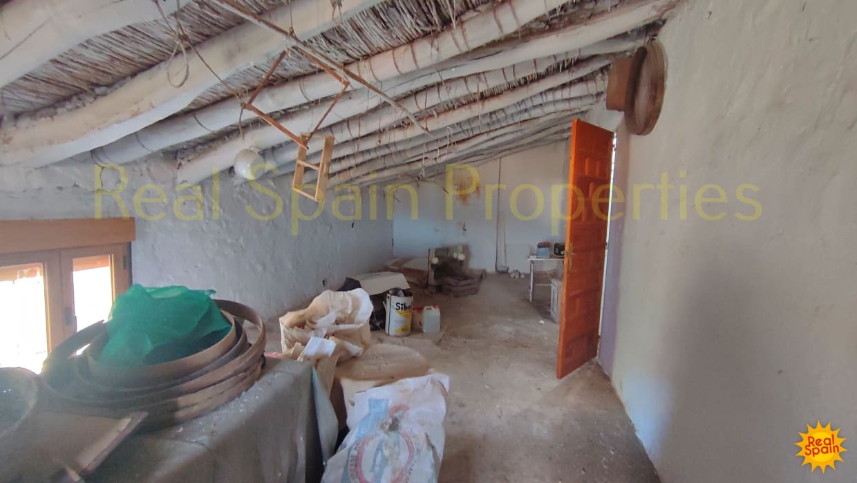 4 bedroom Finca/Country House for sale in Chirivel - € 159,000 (Ref: 8417209)