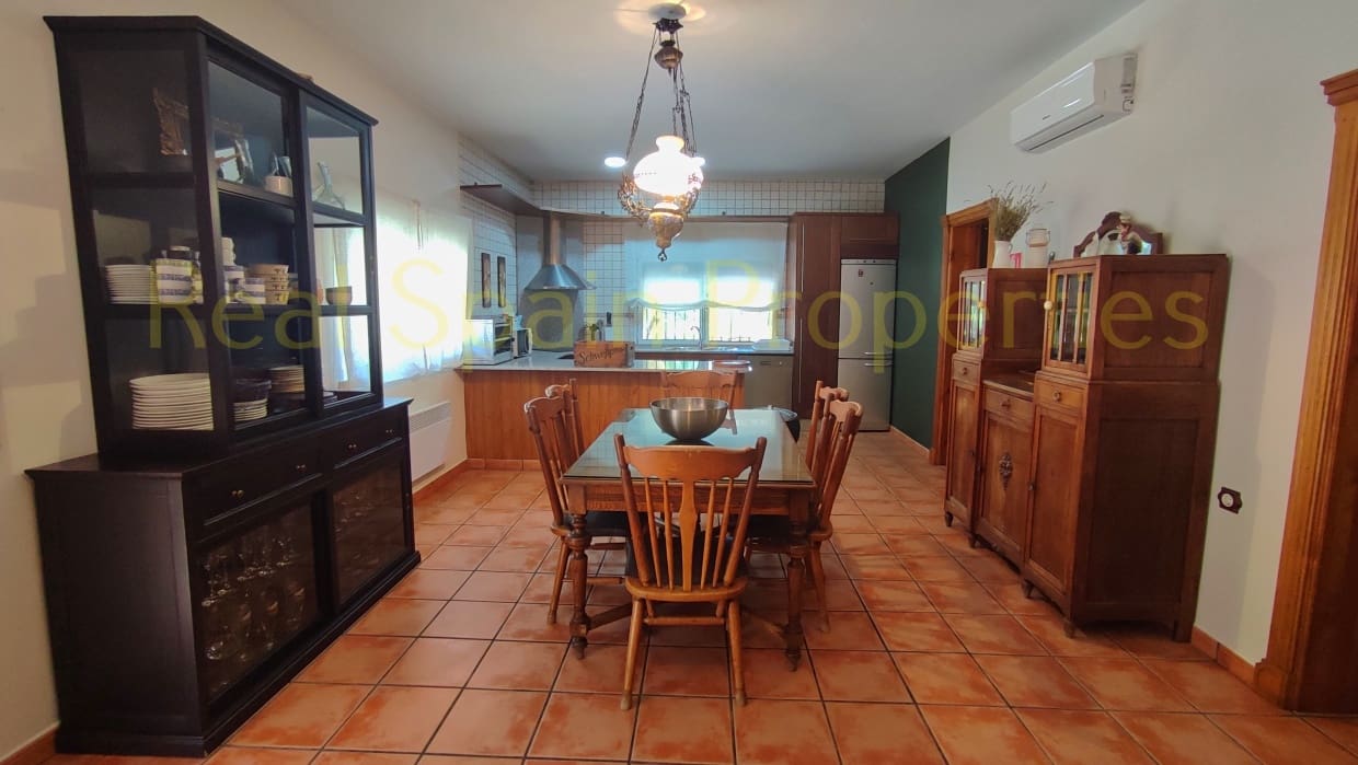 4 soveværelse Finca/Landehus til salg i Velez-Blanco med swimmingpool - € 530.000 (Ref: 8417246)