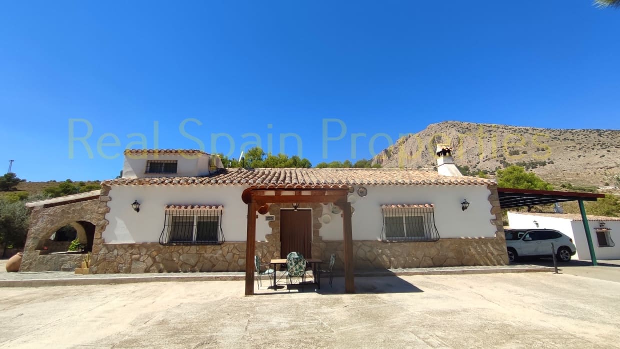 4 soveværelse Finca/Landehus til salg i Velez-Blanco med swimmingpool - € 530.000 (Ref: 8417246)