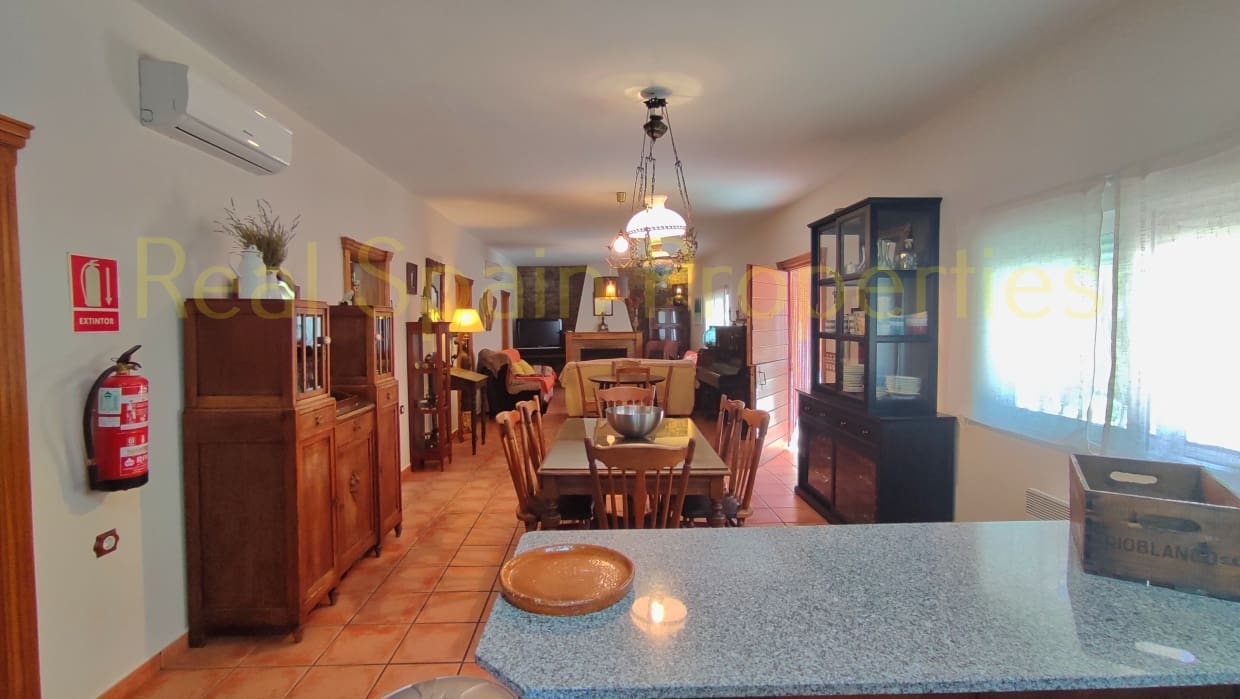 4 soveværelse Finca/Landehus til salg i Velez-Blanco med swimmingpool - € 530.000 (Ref: 8417246)