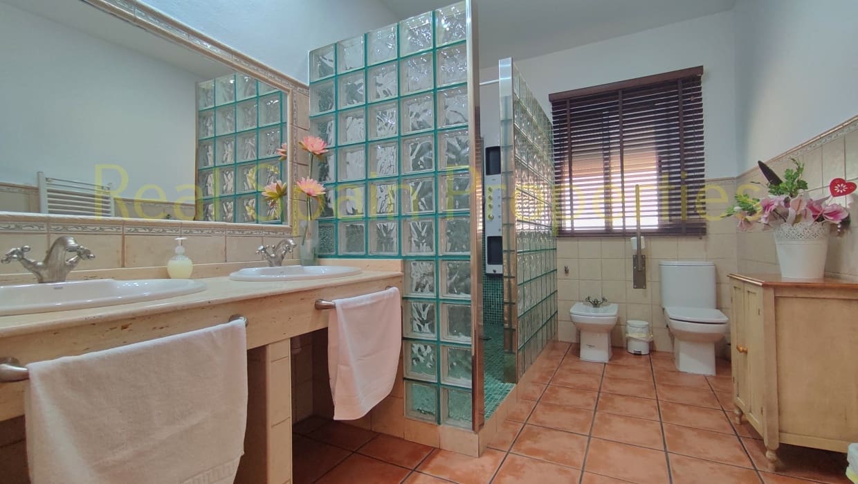 4 soveværelse Finca/Landehus til salg i Velez-Blanco med swimmingpool - € 530.000 (Ref: 8417246)