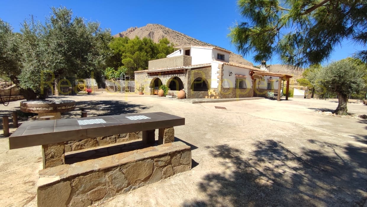 4 soveværelse Finca/Landehus til salg i Velez-Blanco med swimmingpool - € 530.000 (Ref: 8417246)