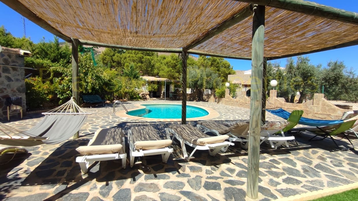 4 soveværelse Finca/Landehus til salg i Velez-Blanco med swimmingpool - € 530.000 (Ref: 8417246)