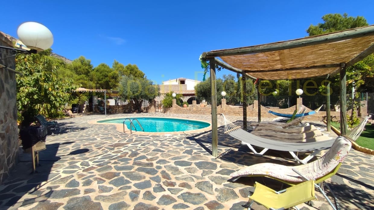 4 soveværelse Finca/Landehus til salg i Velez-Blanco med swimmingpool - € 530.000 (Ref: 8417246)