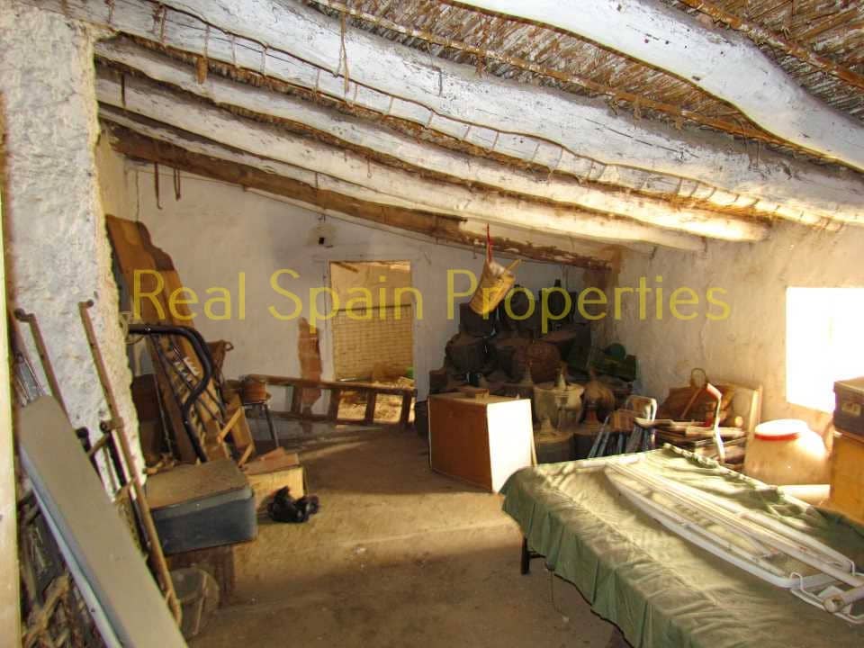 5 slaapkamer Finca/Landhuis te koop in Velez-Blanco - € 39.000 (Ref: 8417248)