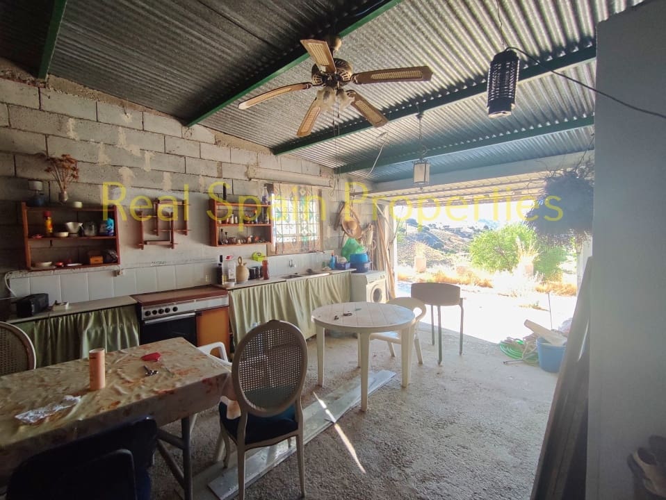 6 soveværelse Finca/Landehus til salg i Velez-Rubio - € 95.000 (Ref: 8417266)