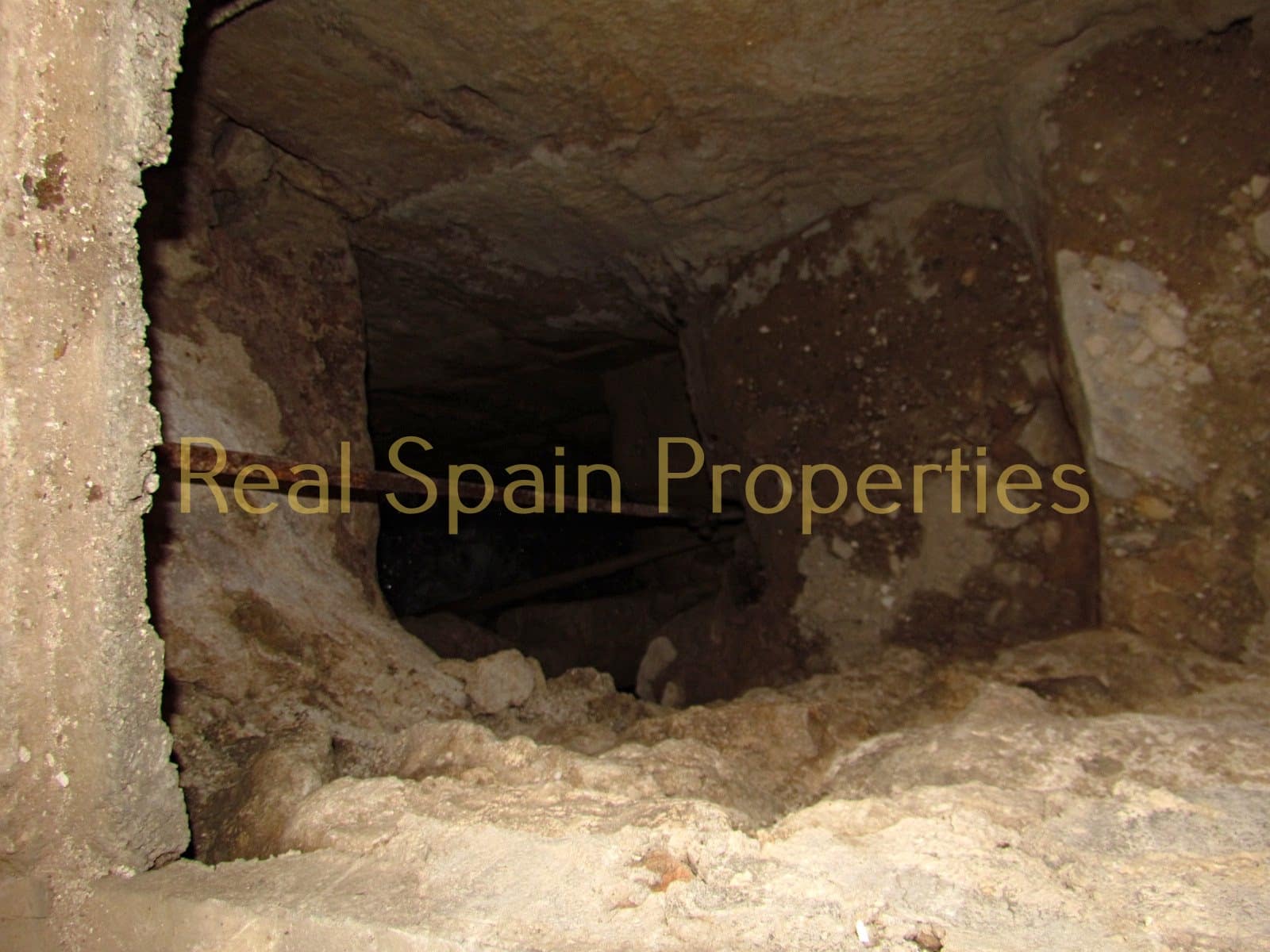 3 bedroom Finca/Country House for sale in Velez-Rubio - € 60,000 (Ref: 8417270)