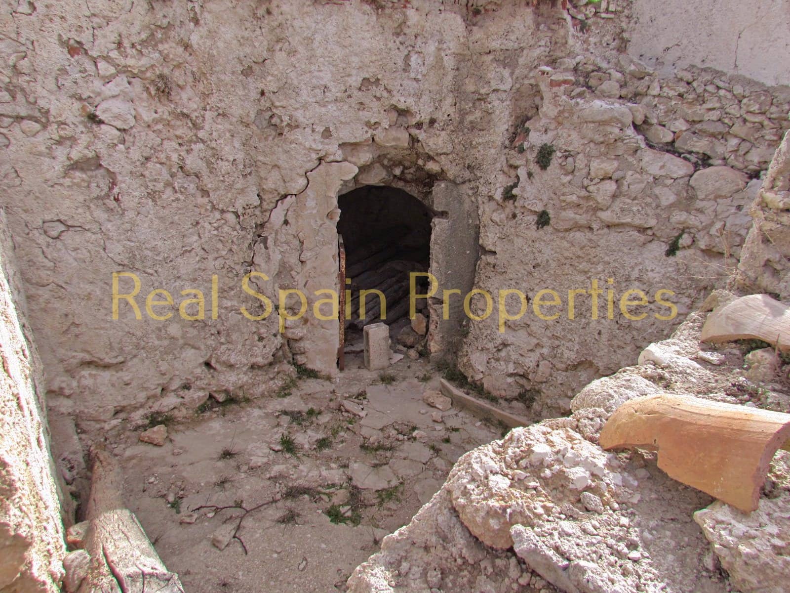 3 bedroom Finca/Country House for sale in Velez-Rubio - € 60,000 (Ref: 8417270)