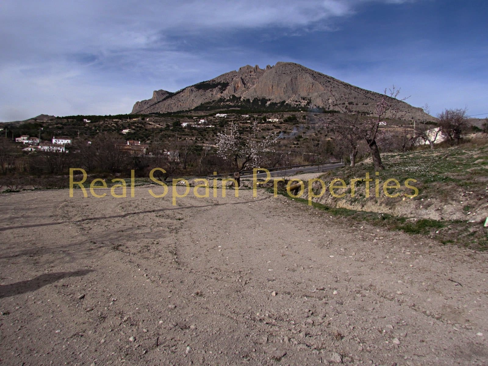 3 bedroom Finca/Country House for sale in Velez-Rubio - € 60,000 (Ref: 8417270)