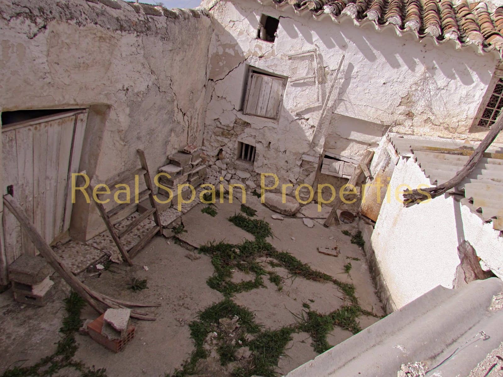 3 bedroom Finca/Country House for sale in Velez-Rubio - € 60,000 (Ref: 8417270)