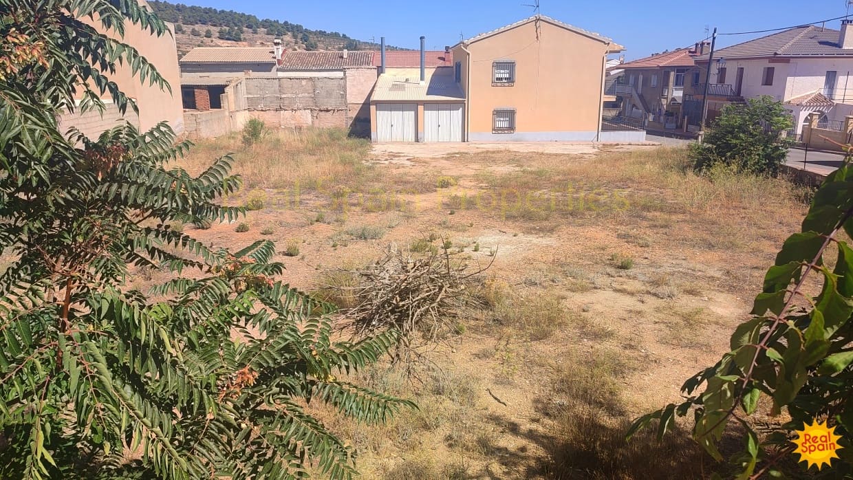 Ubebygd land til salgs i Maria - € 195 000 (Ref: 8417280)