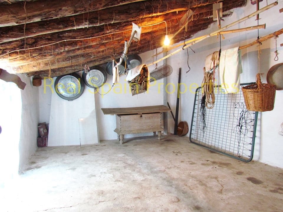 4 soveværelse Finca/Landehus til salg i Velez-Blanco - € 75.000 (Ref: 8417288)