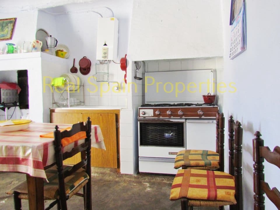 4 soveværelse Finca/Landehus til salg i Velez-Blanco - € 75.000 (Ref: 8417288)