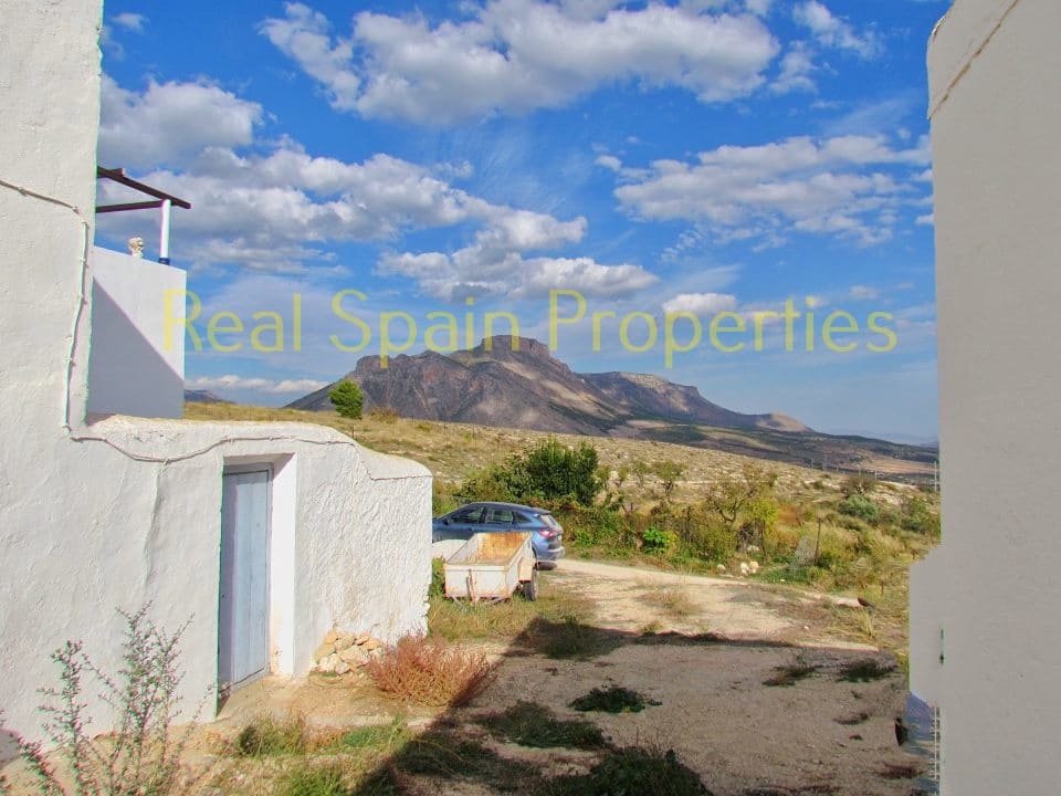 4 soveværelse Finca/Landehus til salg i Velez-Blanco - € 75.000 (Ref: 8417288)