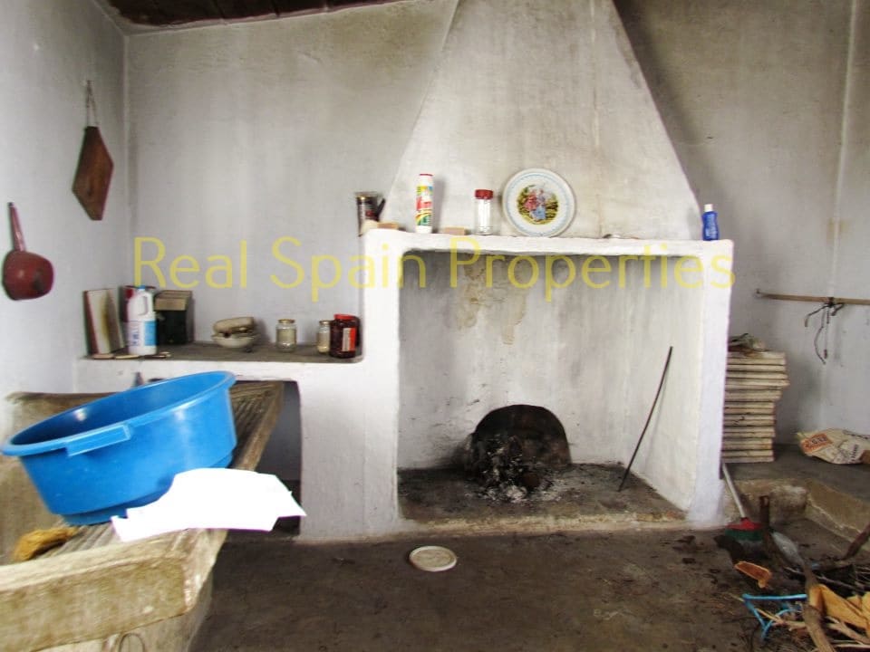 4 soveværelse Finca/Landehus til salg i Velez-Blanco - € 75.000 (Ref: 8417288)