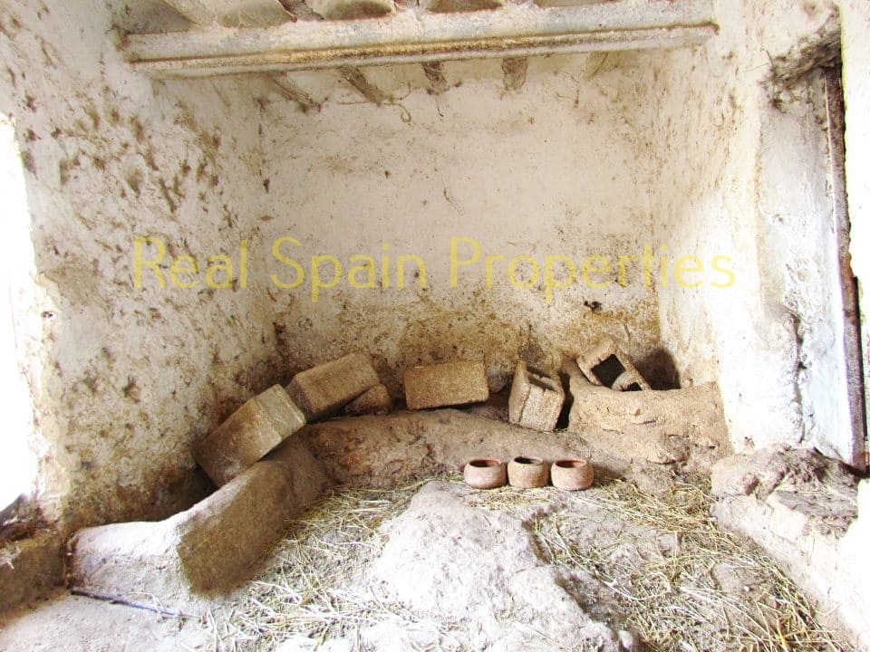 4 soveværelse Finca/Landehus til salg i Velez-Blanco - € 75.000 (Ref: 8417288)