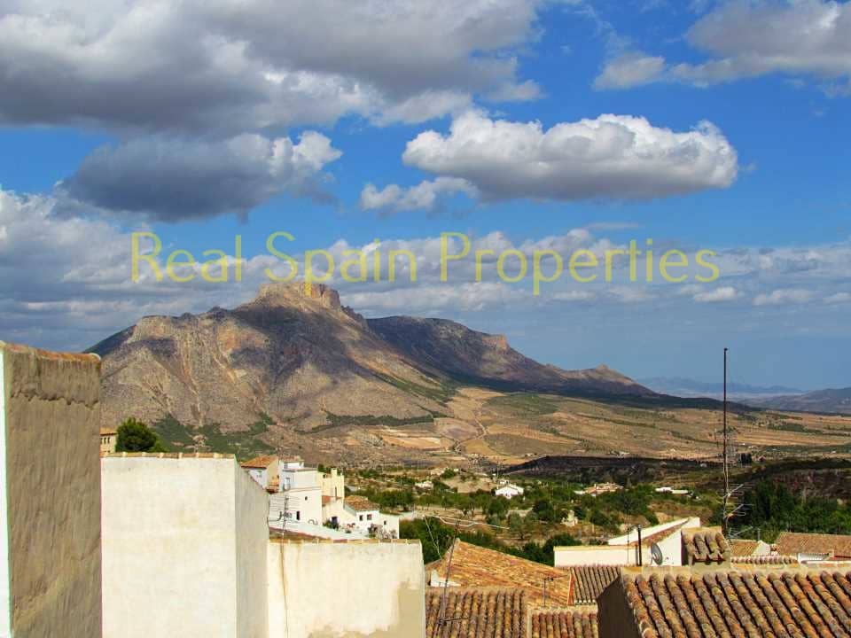 6 soveværelse Byhus til salg i Velez-Blanco - € 55.000 (Ref: 8417311)