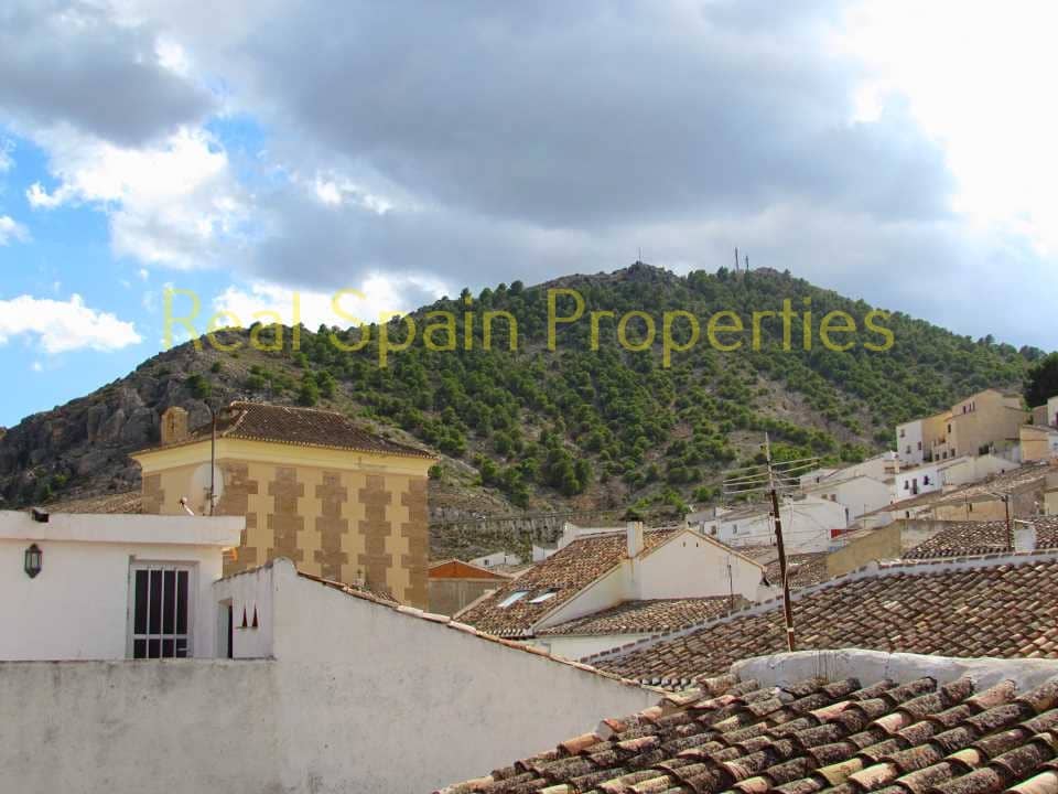 6 soveværelse Byhus til salg i Velez-Blanco - € 55.000 (Ref: 8417311)