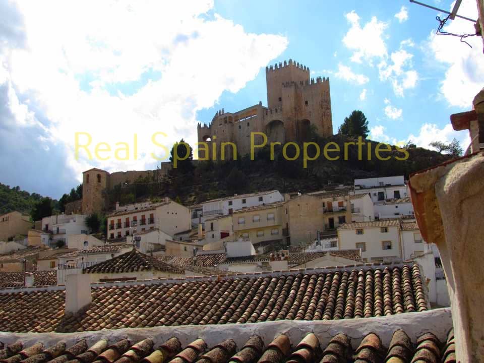 6 soveværelse Byhus til salg i Velez-Blanco - € 55.000 (Ref: 8417311)